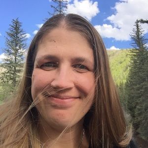 Meet your Posher, Caroline