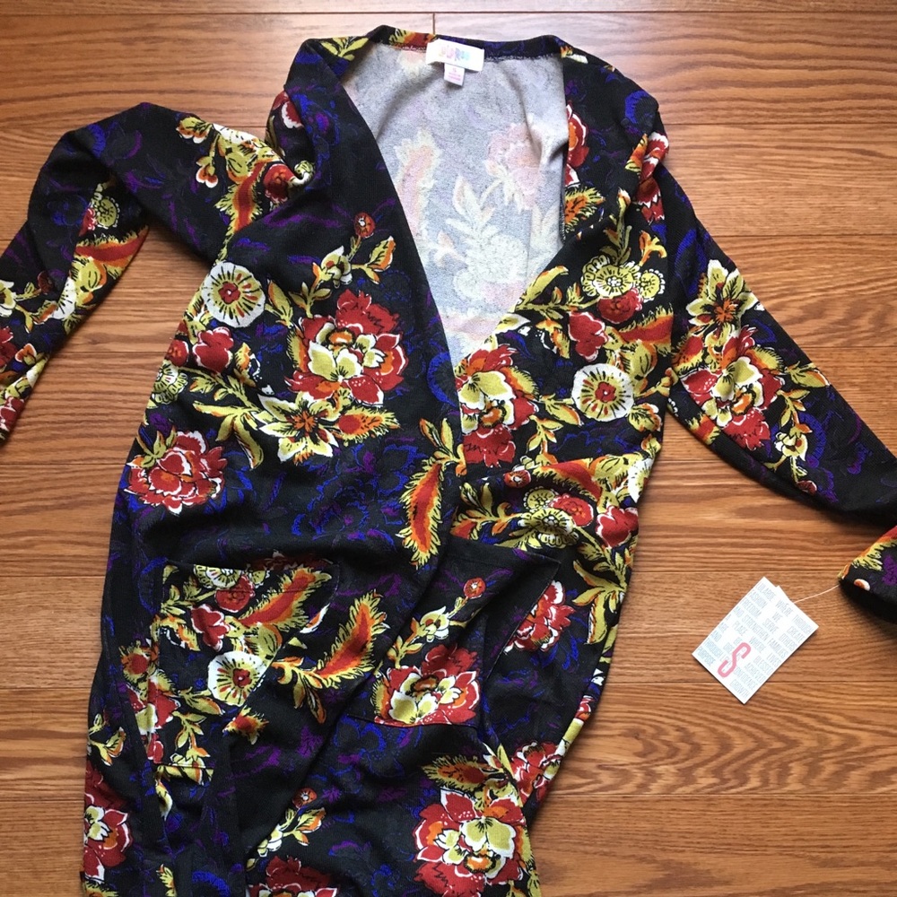 Brand new with tags lularoe sarah duster sweater