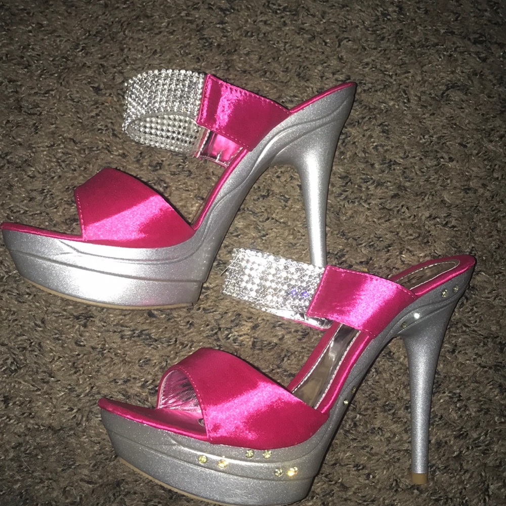 NWB—SELINA OPEN TOE BLING STRAPY HEELS 👠