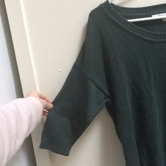 Dark green sweater, cropped in front long in back - Picture 4 of 6