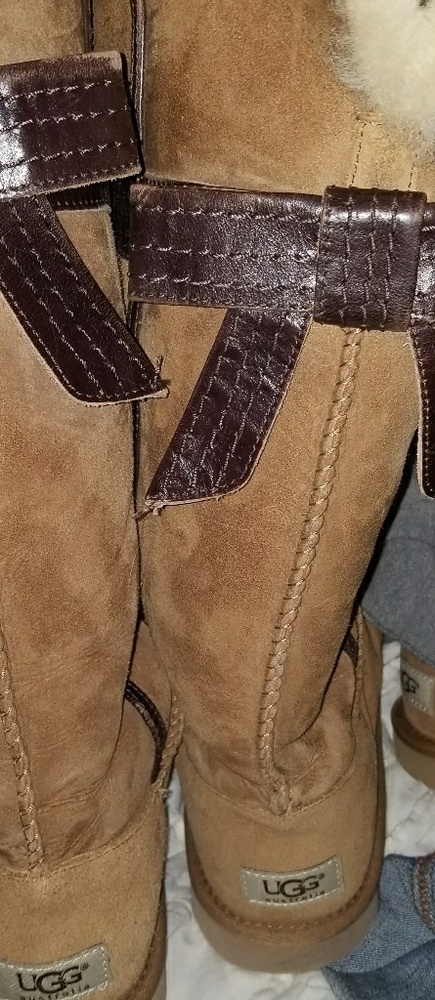 Ugg Genevieve size 7 fits 8 rare! In original box