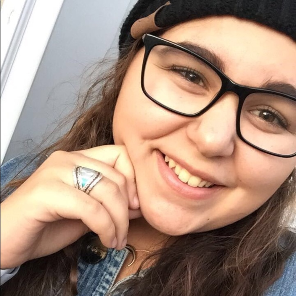 Meet your Posher, Alexis