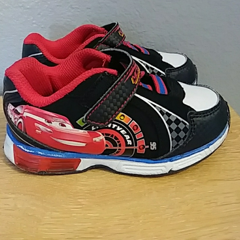 EUC Toddler Boys Lightning McQueen Cars sneakers