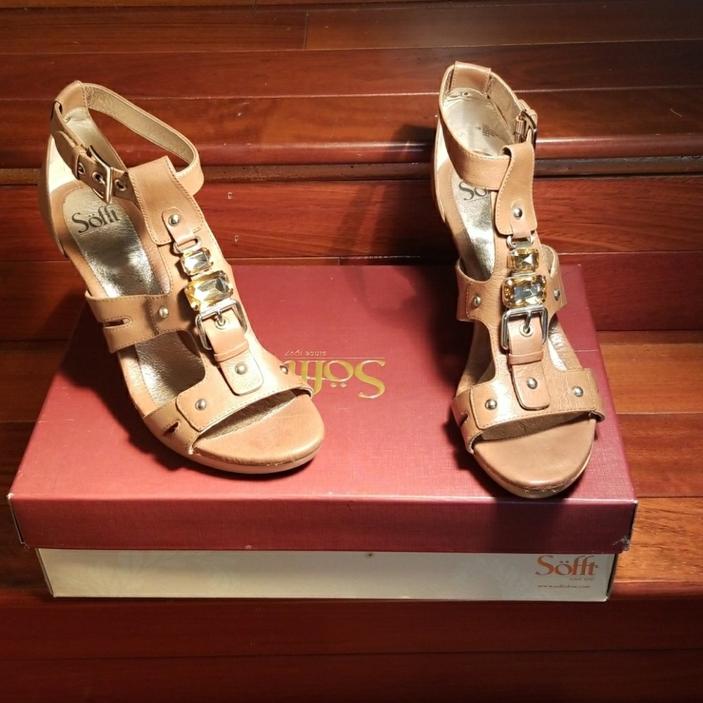 Sofft Brown Sandal/Heel With Gold Jewels