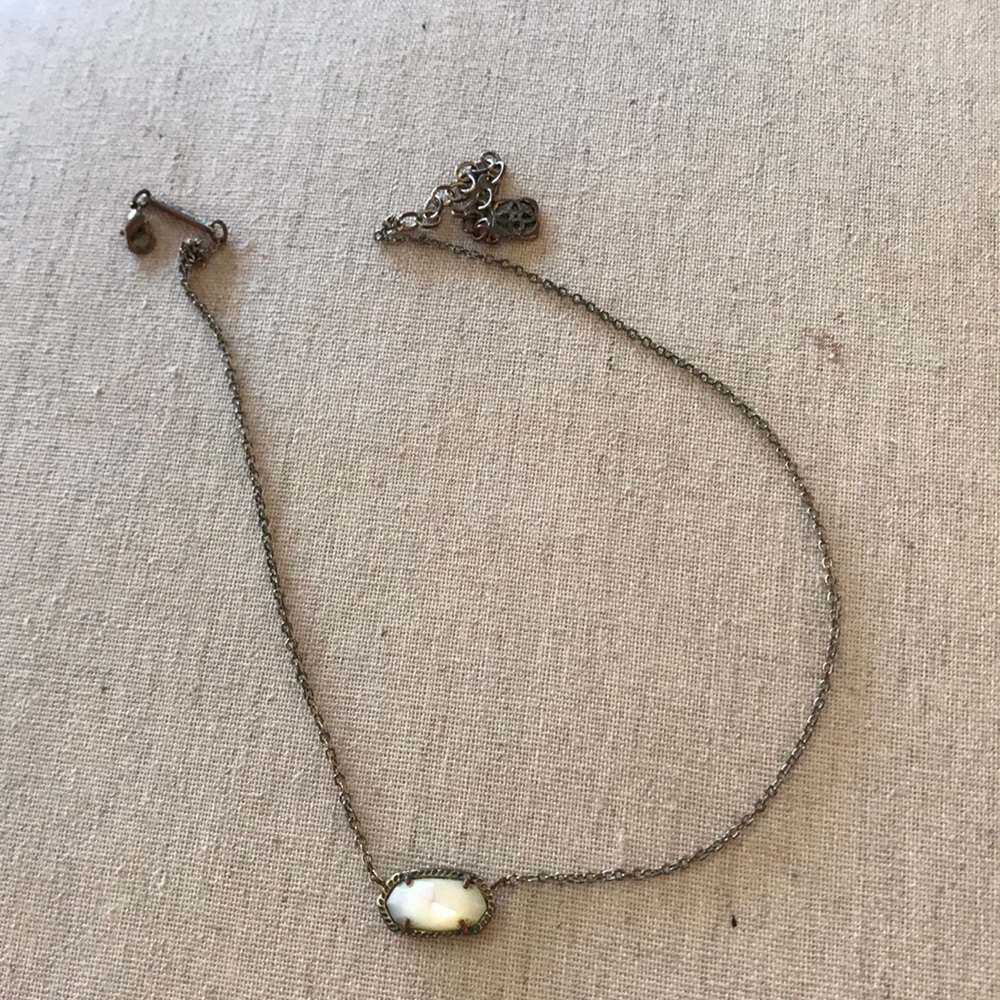 Kendra Scott necklace