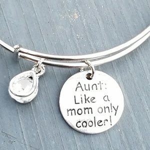 New Aunt: Like a mom only cooler charm bracelet