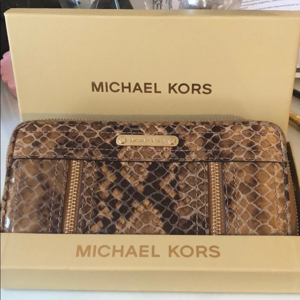 Micheal Kors wallet