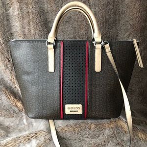 SOLD!!!Guess purse👛👛