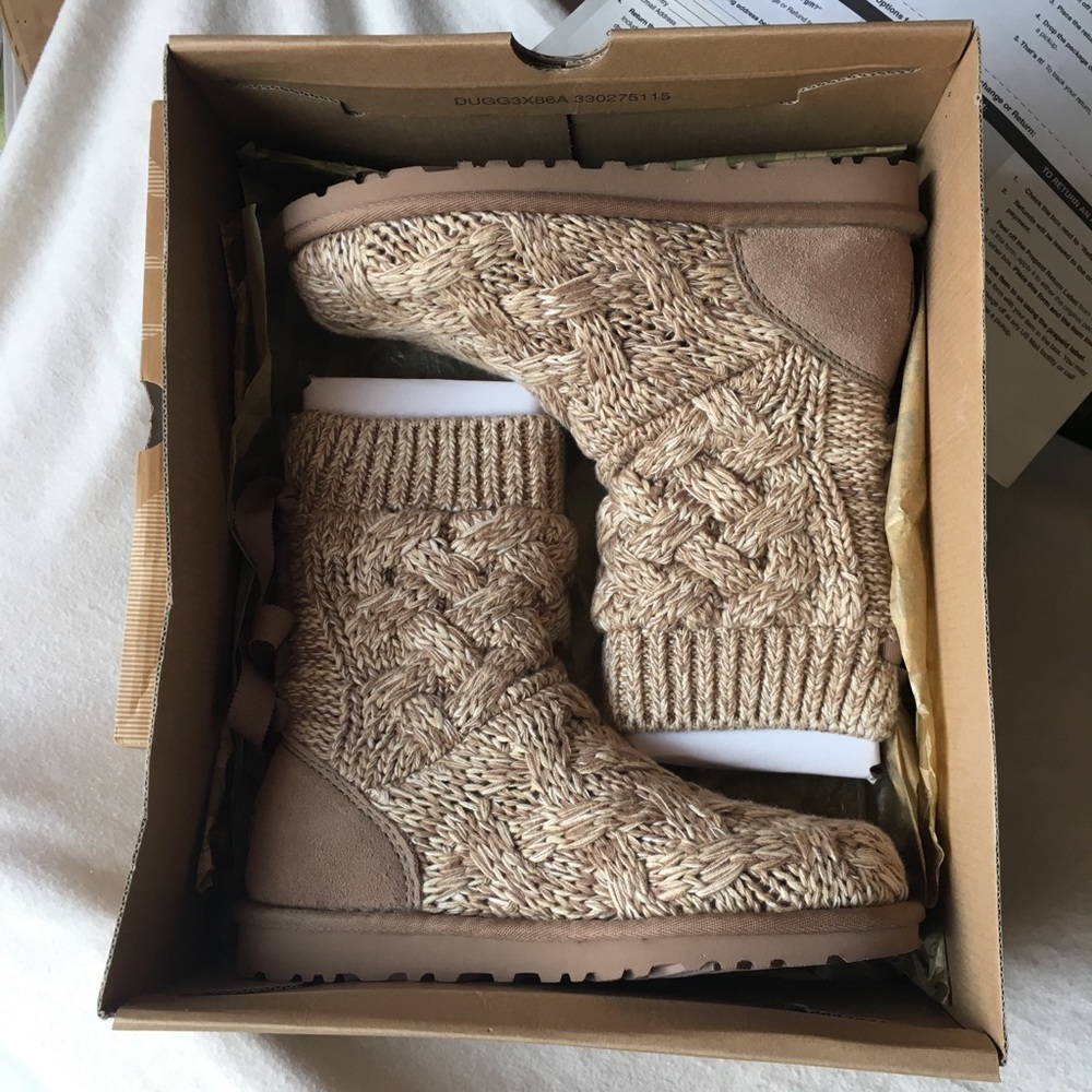 Brand New Oatmeal Isla UGGs