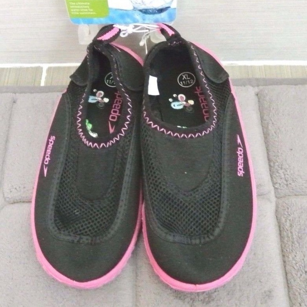 Speedo Water shoes XL (size 11-12)
