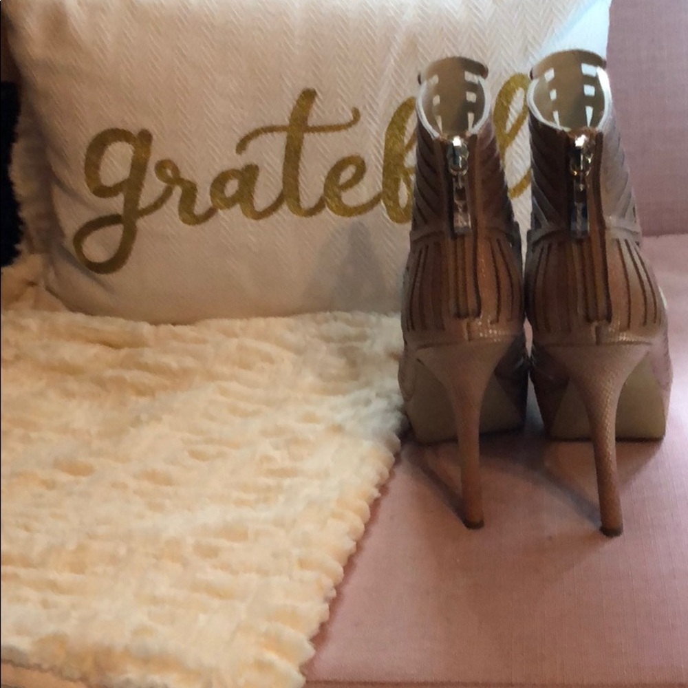 Used bebe boots size 7 - Picture 2 of 5