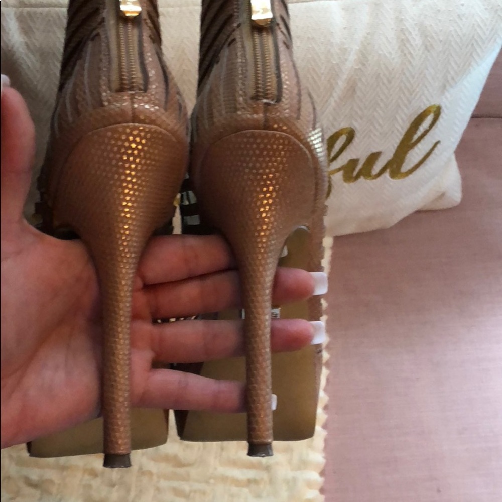 Used bebe boots size 7 - Picture 4 of 5