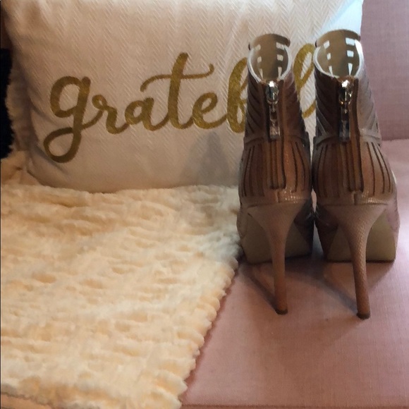 Used bebe boots size 7 - Picture 2 of 5