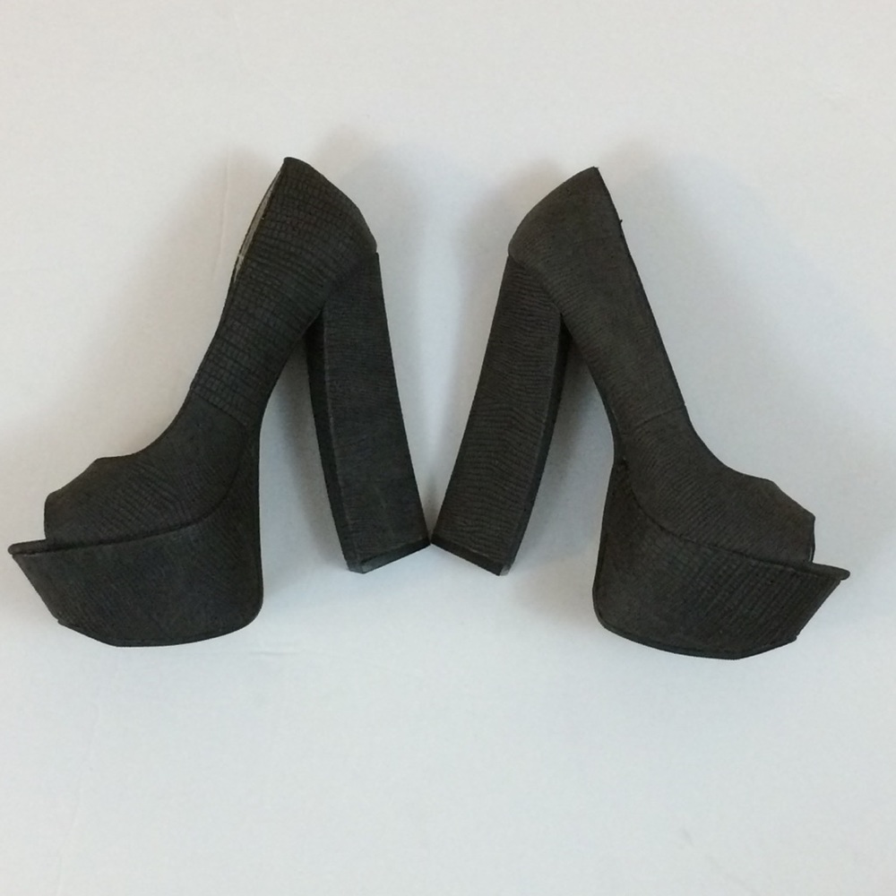 NWOT Fahrenheit Platform Heels - Picture 2 of 3