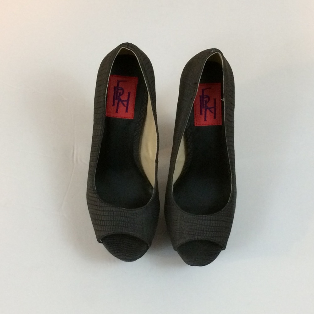 NWOT Fahrenheit Platform Heels - Picture 3 of 3