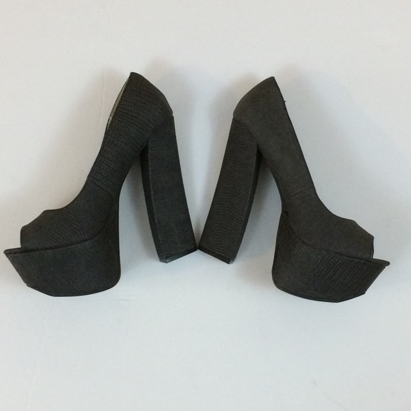 NWOT Fahrenheit Platform Heels - Picture 2 of 3