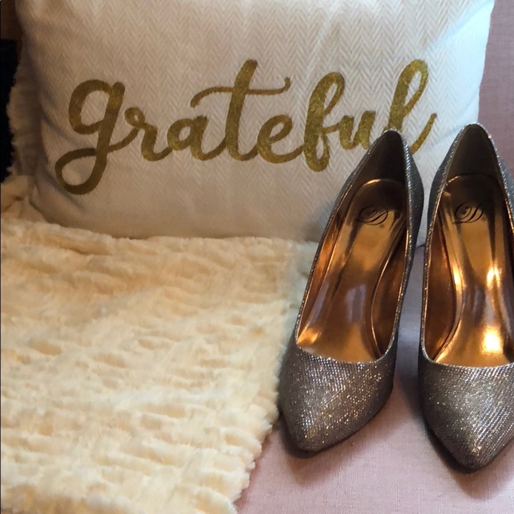 Used shoes size 8 gold glitter
