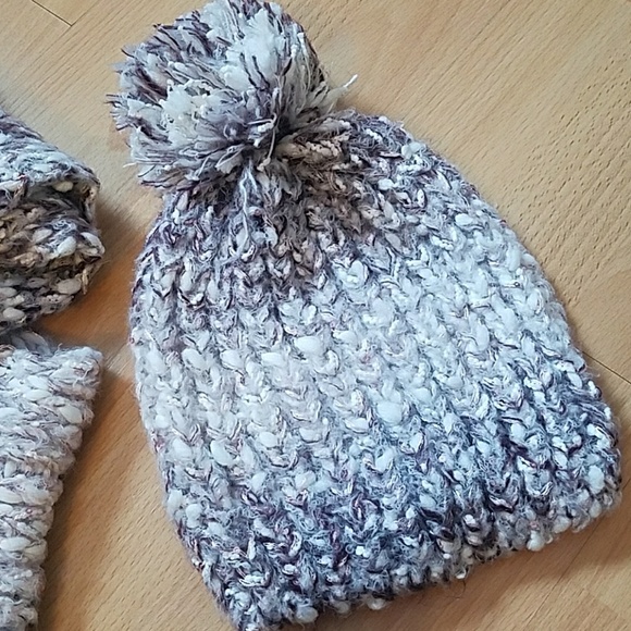 Purple/White Knit Scarf and Hat - Picture 2 of 3