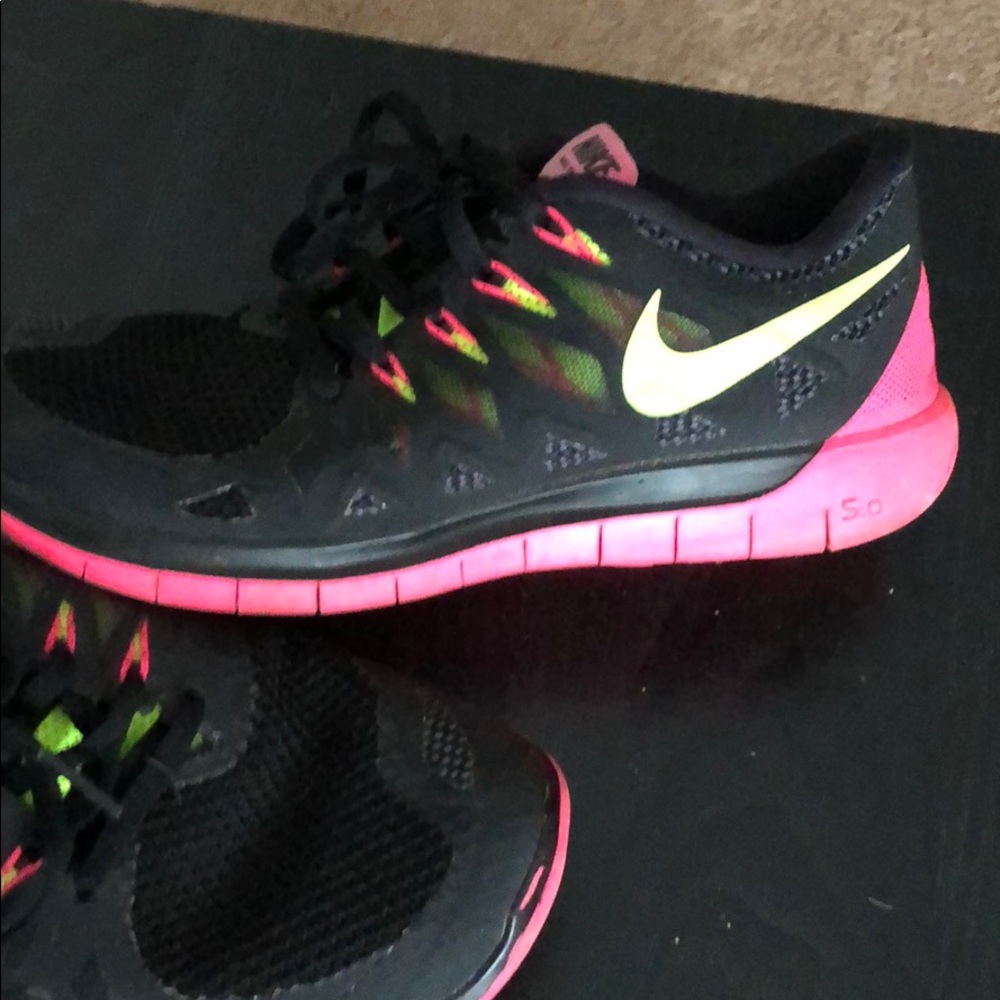 NIKE SNEAKERS