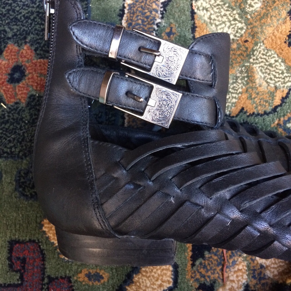 Gladiator flats