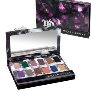 🔥 QUICK SALE 🔥Urban Decay Shadow Box BRAND NEW!