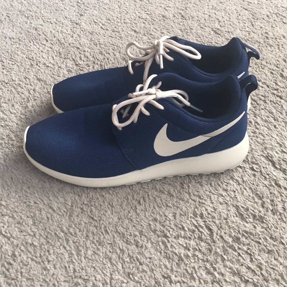 Navy & tan Nike's