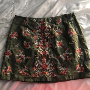 New with tags super cute floral skirt!