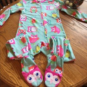 Girls size medium 8/10 footy jammies