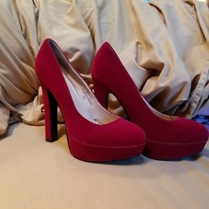 Red platform pumps- Modesta
