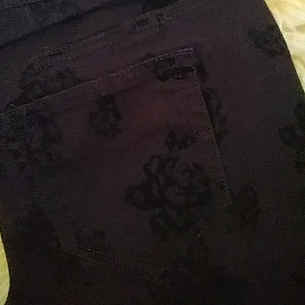 Black flowered skinny jeans NWOT sz 11