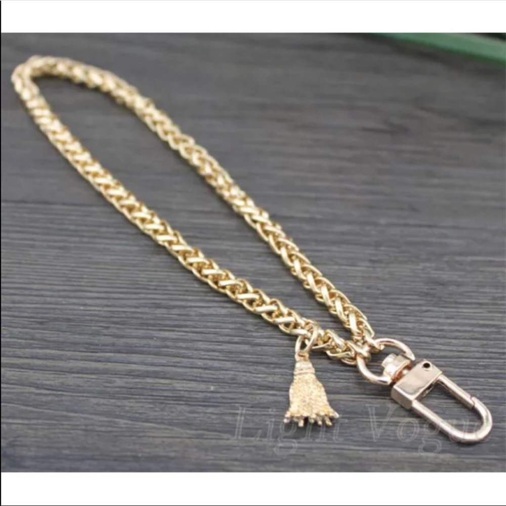 ❗️♥️❗️ Wrist strap chain with tassel
