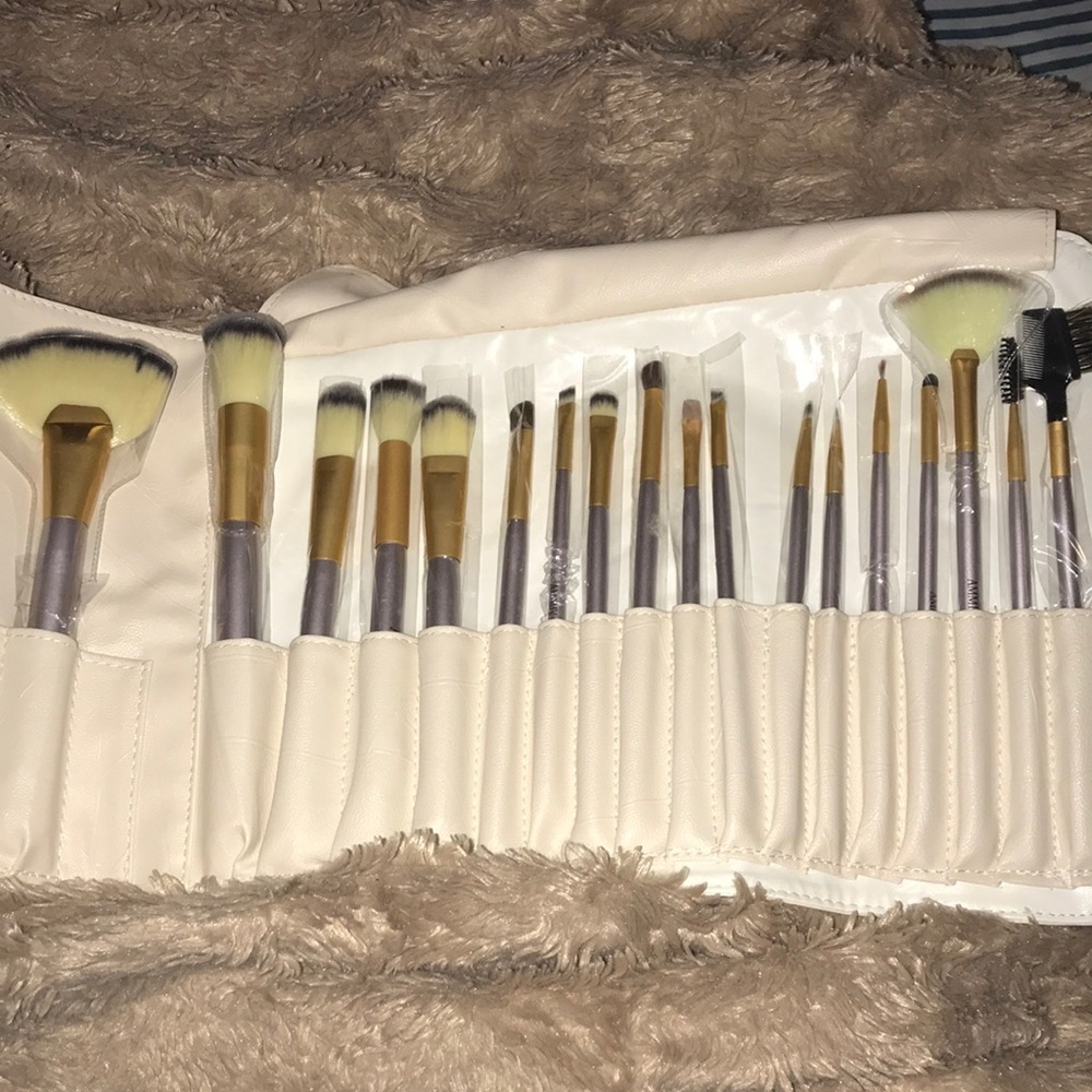 18 Pcs professional makeup brushes
