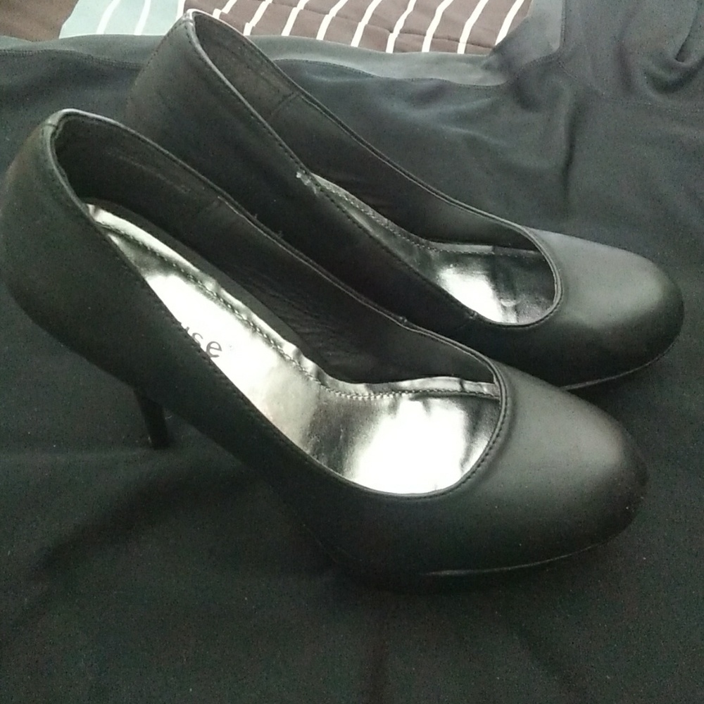 Shoes - Picture 2 of 3