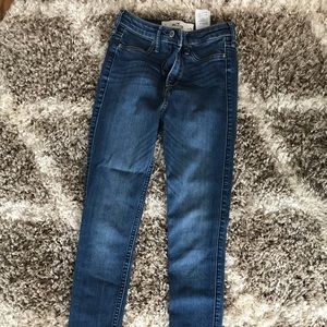 Like new! Classy, blue, high-waisted jeans..