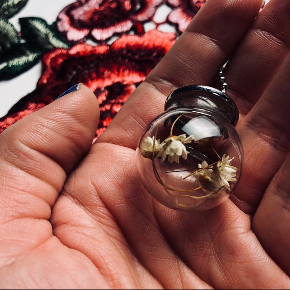 SOLD💋flower jar glass orb necklace - Picture 4 of 5