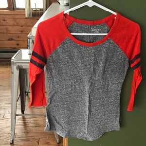 LIKE NEW. Comfy baseball T.