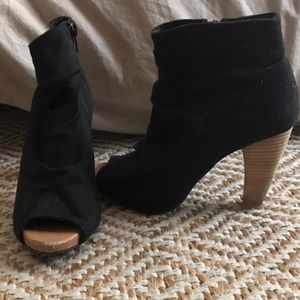 Women's black and brown chunky heeled zip ups