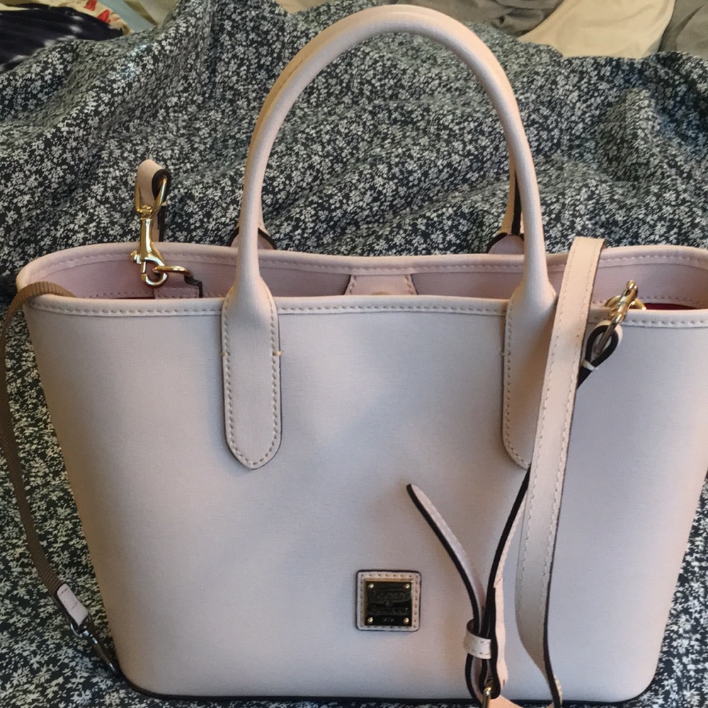 Dooney & Bourke pocketbook
