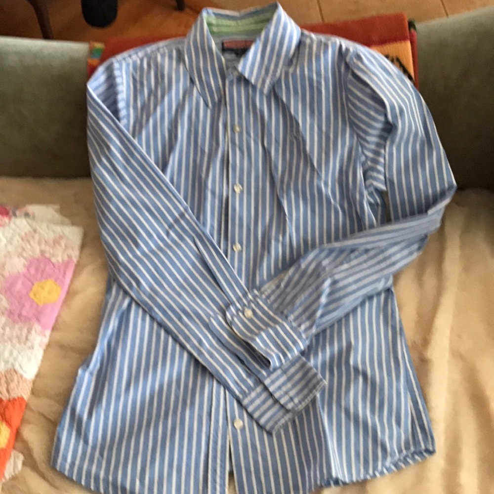 Vineyard Vines button down shirt