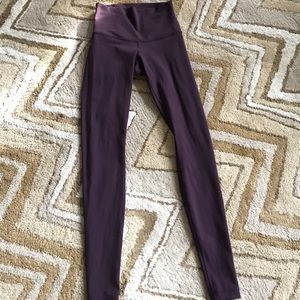 Lululemon Black cherry high times, Sz 4, euc!