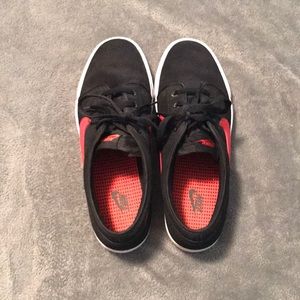 Men’s Nike low profile sneakers 10.5