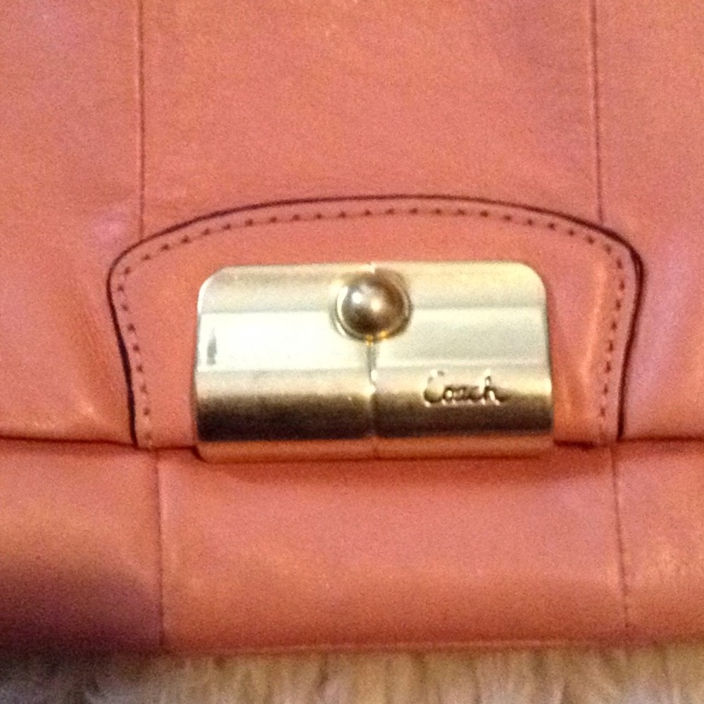 🌺Authentic EXTRA Large COACH wristlet/clutch🌺