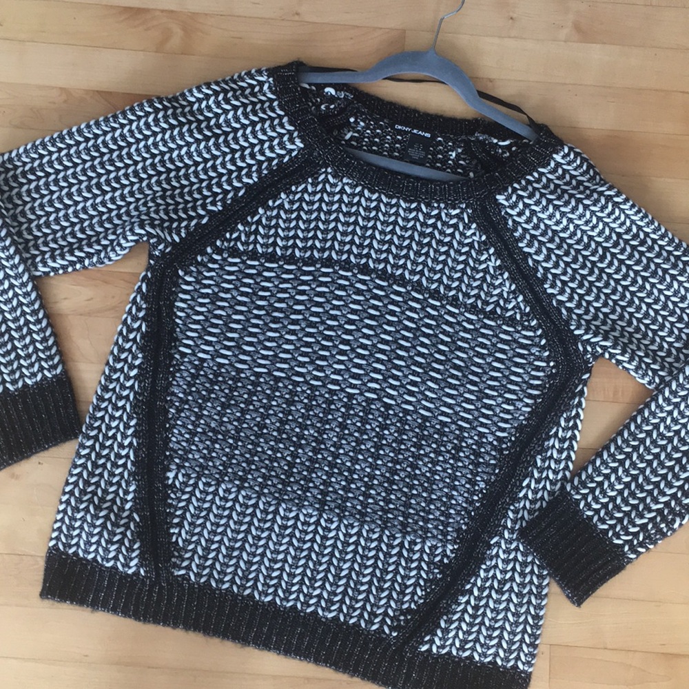DKNY Black, White, Silver Sweater size Medium