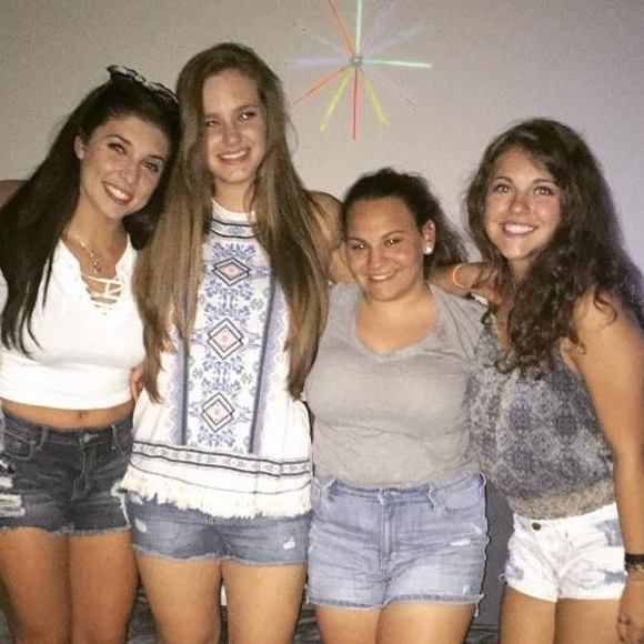 Meet your Posher, Dominique - Picture 1 of 1