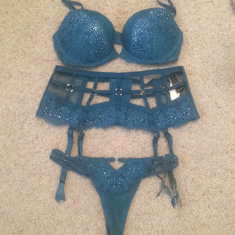 Victoria's Secret set for platinumbarbiie