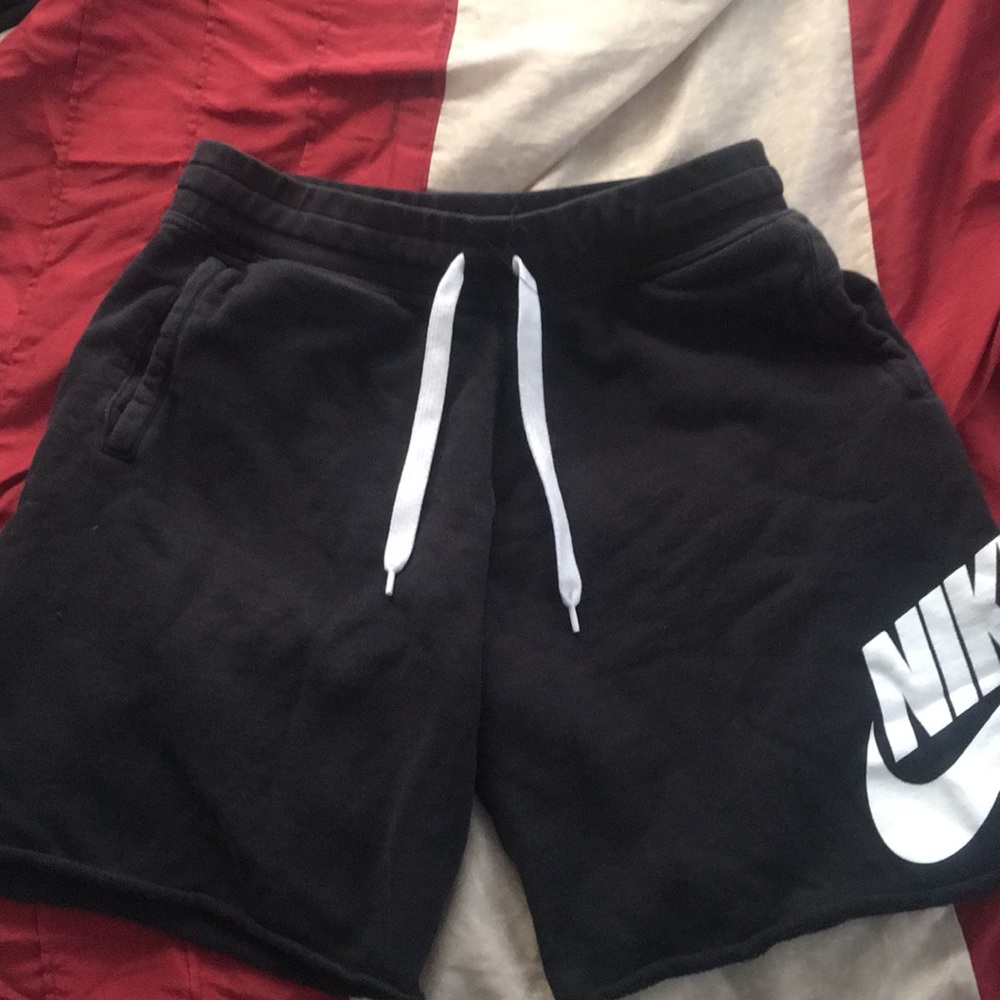 NIKE SWEATSHORTS SIZE XL