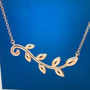 Tiffany 18k gold olive leaf vine pendant