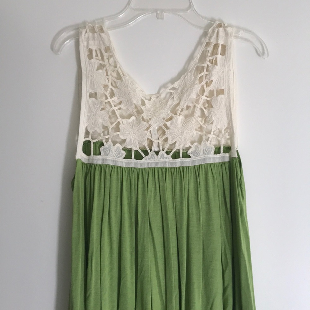 NEW WITH TAGS Green and Cream Lace Dress