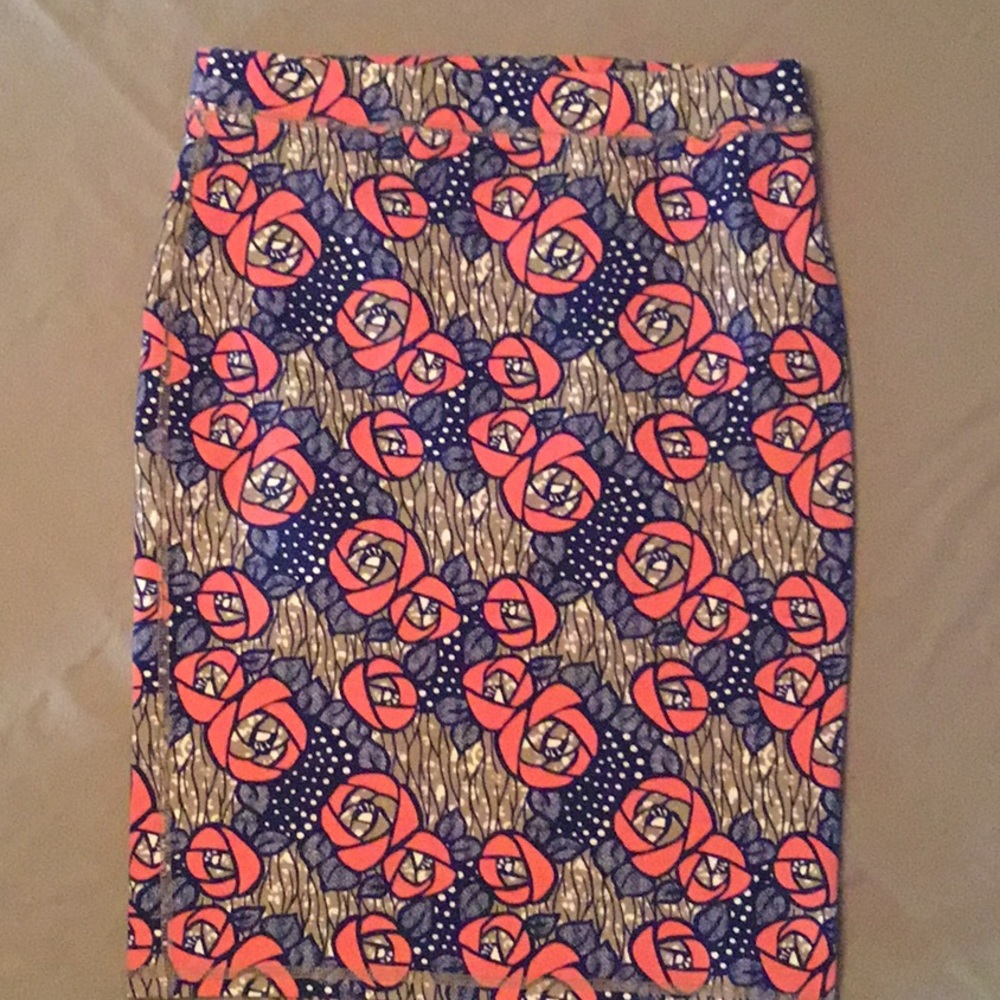 Stretchy pencil skirt