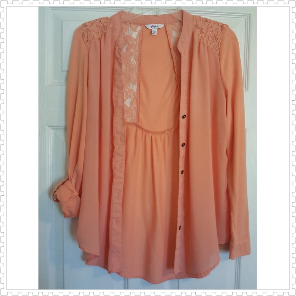 Peach flowy top with lace details